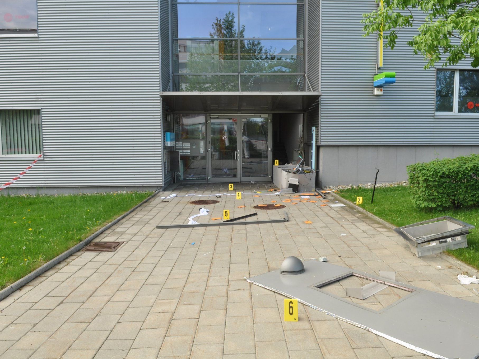 Dieser Bankomat in Brunn am Gebirge wurde gesprengt Dieser Bankomat in Brunn am Gebirge wurde gesprengt