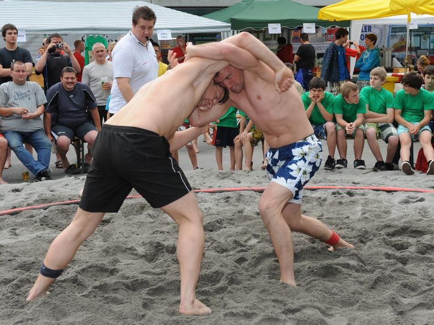 Neben Partystimmung werden auch tolle Kämpfe beim Beach Wrestling das Vereinsjubiläum begleiten.