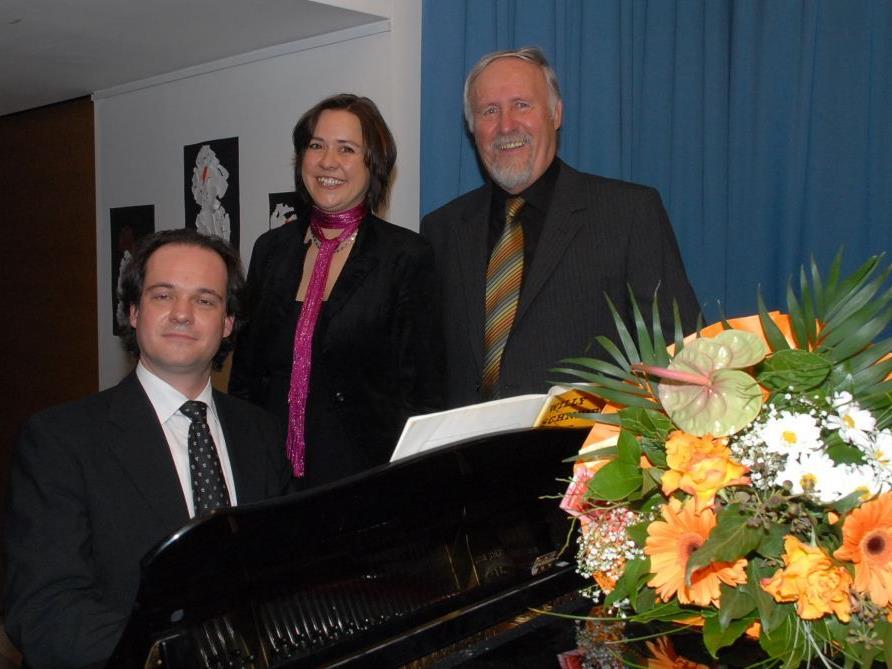 Bariton Hans Kleber (r.) lädt mit André Vitek und Elfi Breuss am Samstag zum Benefizkonzert.