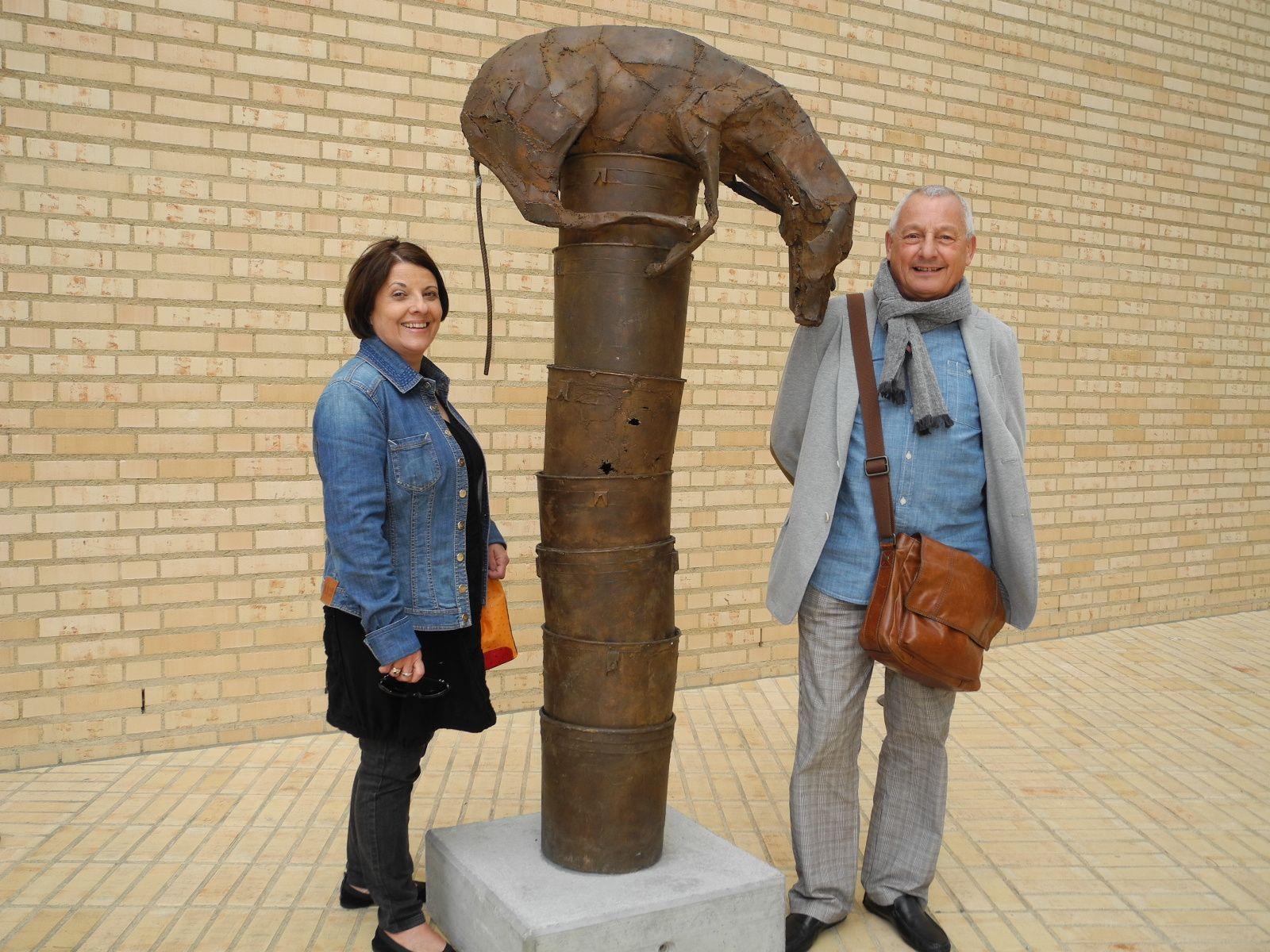 Das Galeristenpaar Dolores und Werner Gamper im Skulpturenpark Bad RagARTz in Vaduz
