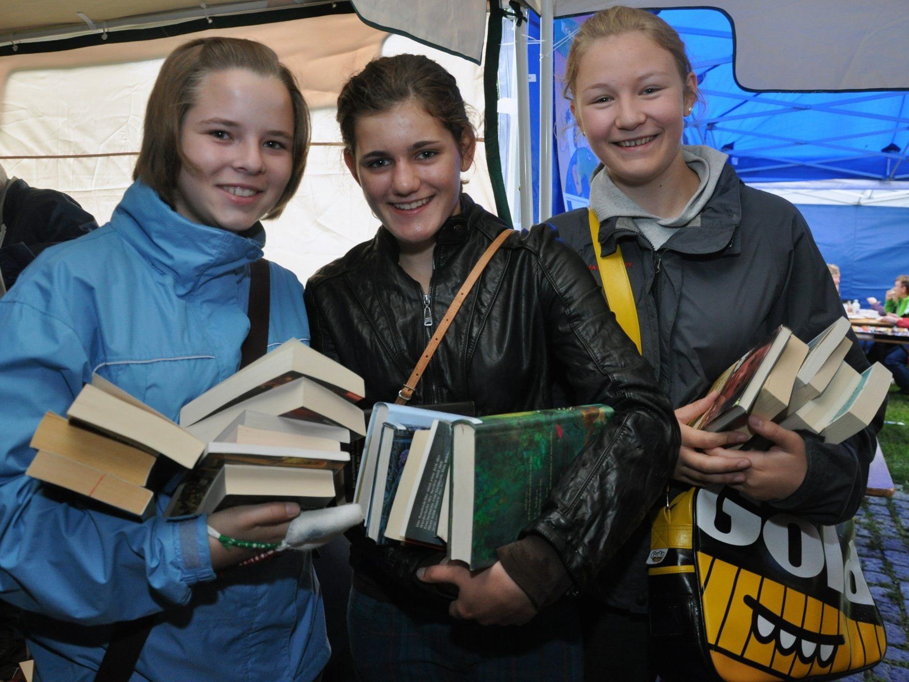 Beim Bücherflohmarkt gibt es Lesefutter für große und kleine Bücherfreunde.