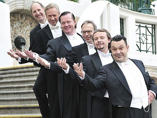 Die Comedian Singers präsentieren sich im Theater Center Form für die Wiener Charta Die Comedian Singers präsentieren sich im Theater Center Form für die Wiener Charta