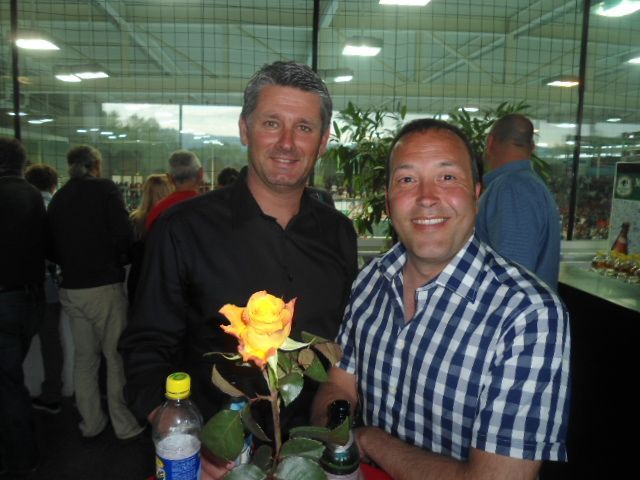 Michael und Andi feuerten die Harder Handballer kräftig an Michael und Andi feuerten die Harder Handballer kräftig an