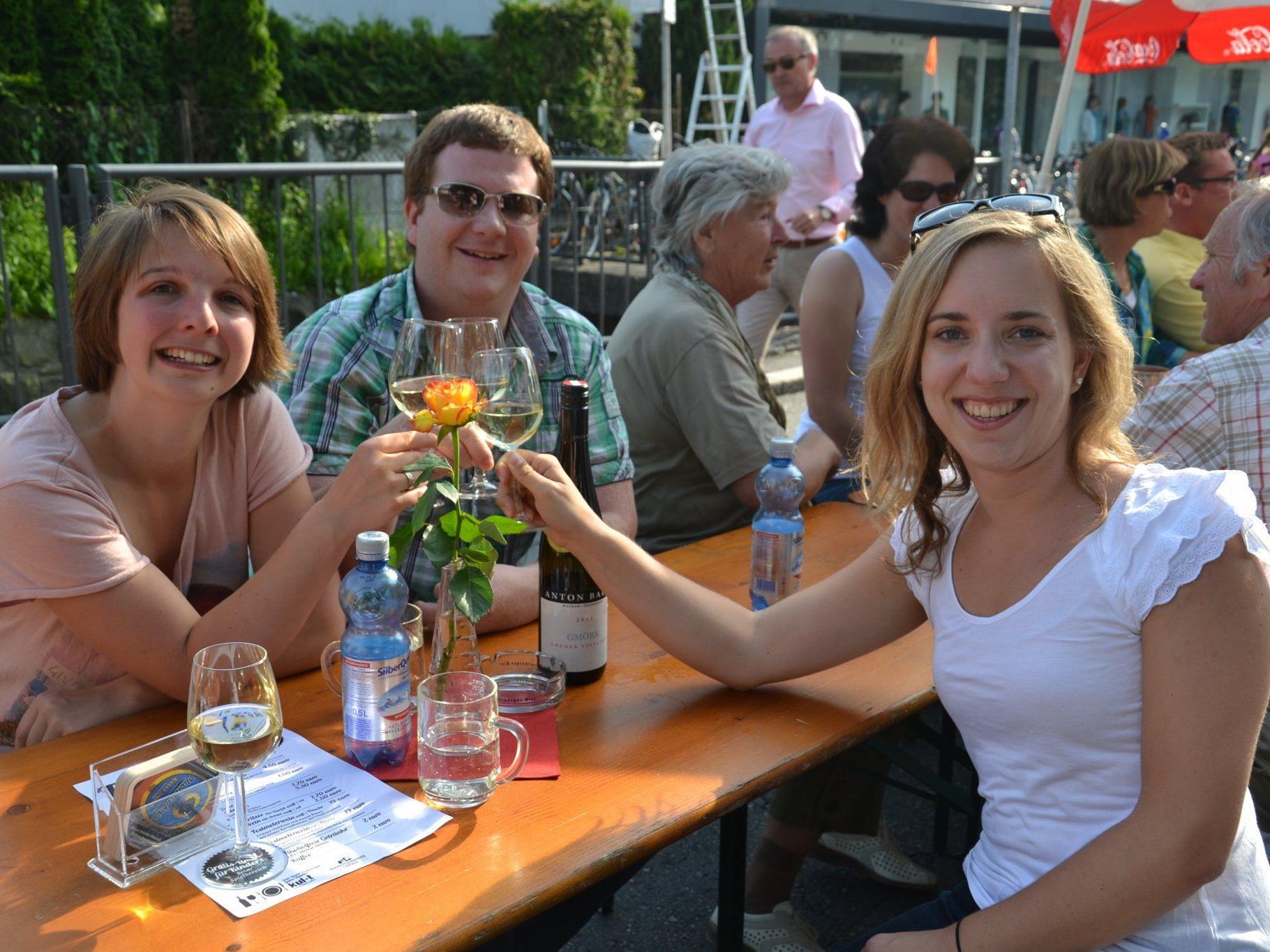 (v.l.) Juliane, Mathias & Christina feierten in Götzis mit