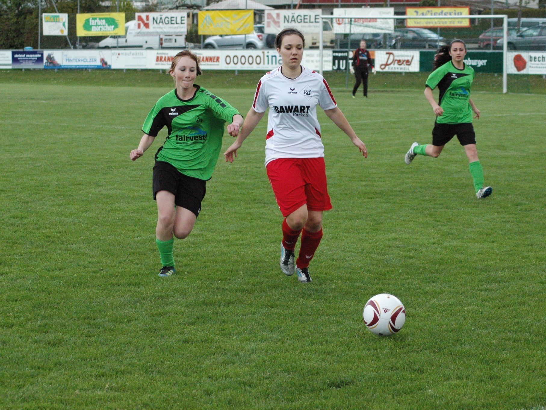 Erzielte den zweiten Rankweil Treffer Julia Schnetzer (Mitte) Erzielte den zweiten Rankweil Treffer Julia Schnetzer (Mitte)