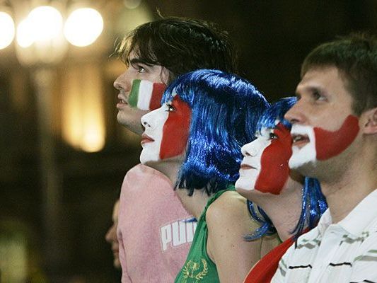 Fußball-Fans zelebrieren gerne Großevents wie die EM - hier zeigen etwa Fans der italienischen Mannschaft ihre Begeisterung Fußball-Fans zelebrieren gerne Großevents wie die EM - hier zeigen etwa Fans der italienischen Mannschaft ihre Begeisterung