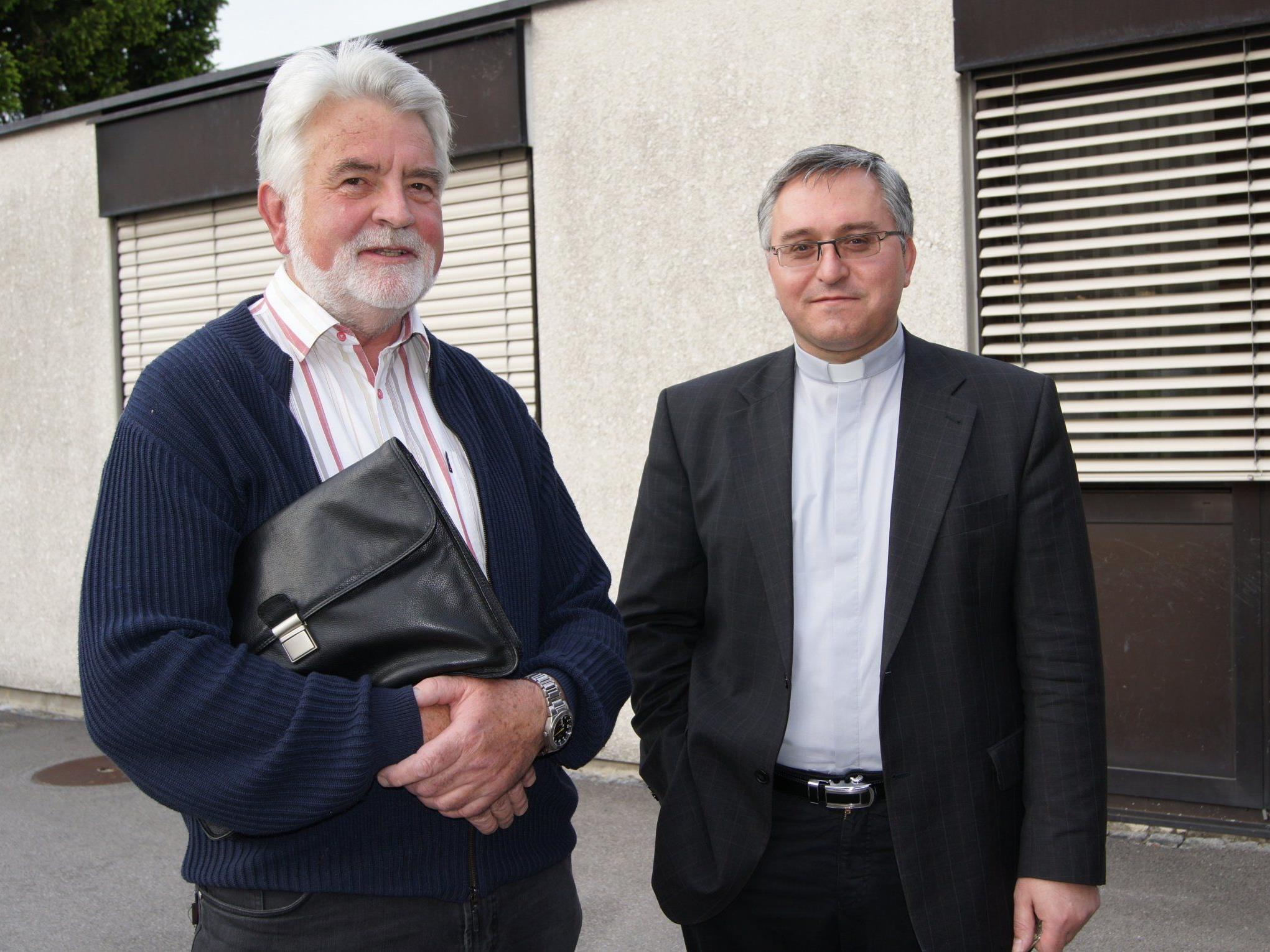 Der neue und alte Vorsitzende Edi Lusser mit Pfarrer Anton Cobzariu