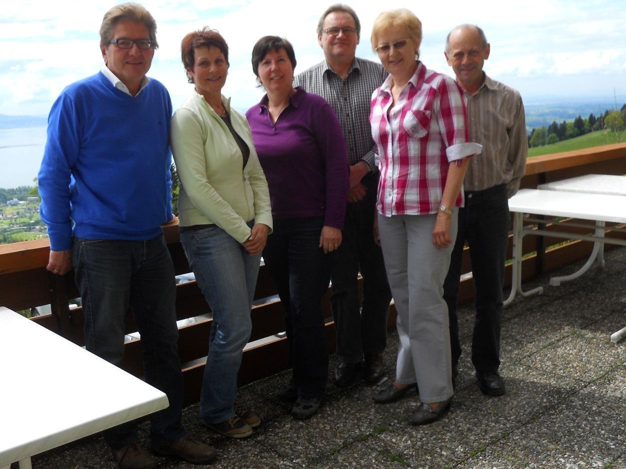 Der Vereinsvorstand Eichenberg Tourismus mit Obmann Gmeiner Hermann, Eller Priska, Innauer Irmgard, Hehle Karlheinz, Sohler Marlene und Hehle Rudolf, von links nach rechts, hat sich um die Gestaltung der Broschüre besonders verdient gemacht. Es fehlt Gmeiner Elvira.