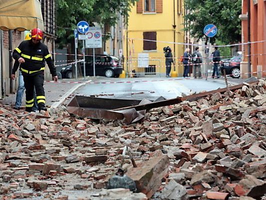 Italien wurde heute Morgen, 30.5., wieder von einem Erdbeben getroffen. Italien wurde heute Morgen, 30.5., wieder von einem Erdbeben getroffen.