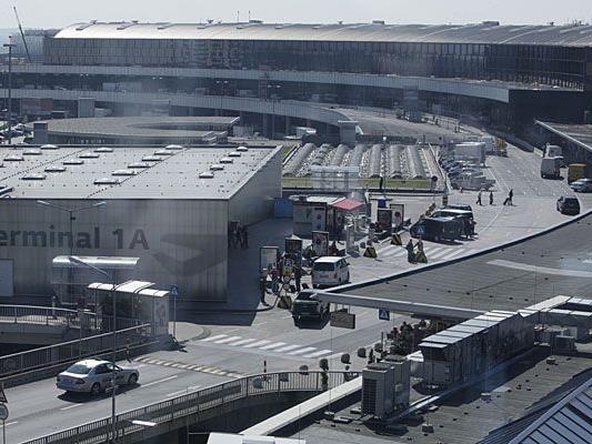 Am Flughafen Wien-Schwechat wurde eine Frau in einem Niki-Airbus verletzt