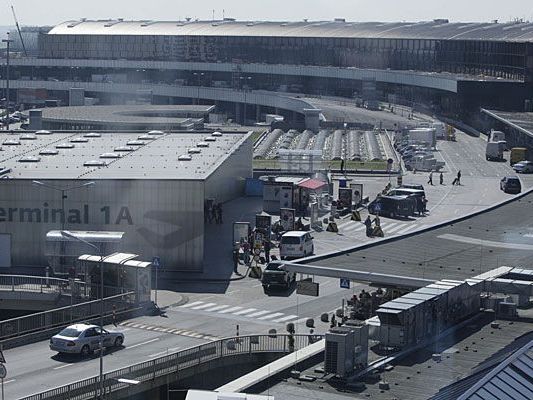 Am Flughafen Wien-Schwechat wurde eine Frau in einem Niki-Airbus verletzt Am Flughafen Wien-Schwechat wurde eine Frau in einem Niki-Airbus verletzt