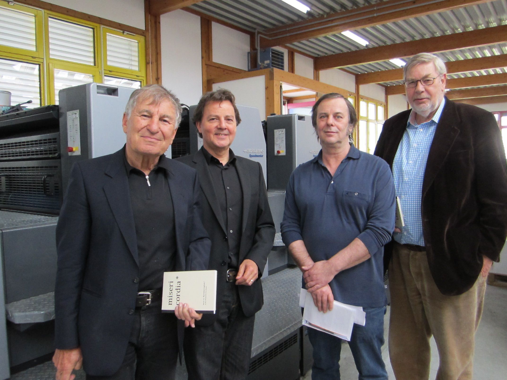 Über das "Werk der Barmherzigkeit" freuen sich Prof. Gerhard Winkler, Günter Bucher, Dietmar Waibel und DI Helmut Battlogg Über das "Werk der Barmherzigkeit" freuen sich Prof. Gerhard Winkler, Günter Bucher, Dietmar Waibel und DI Helmut Battlogg