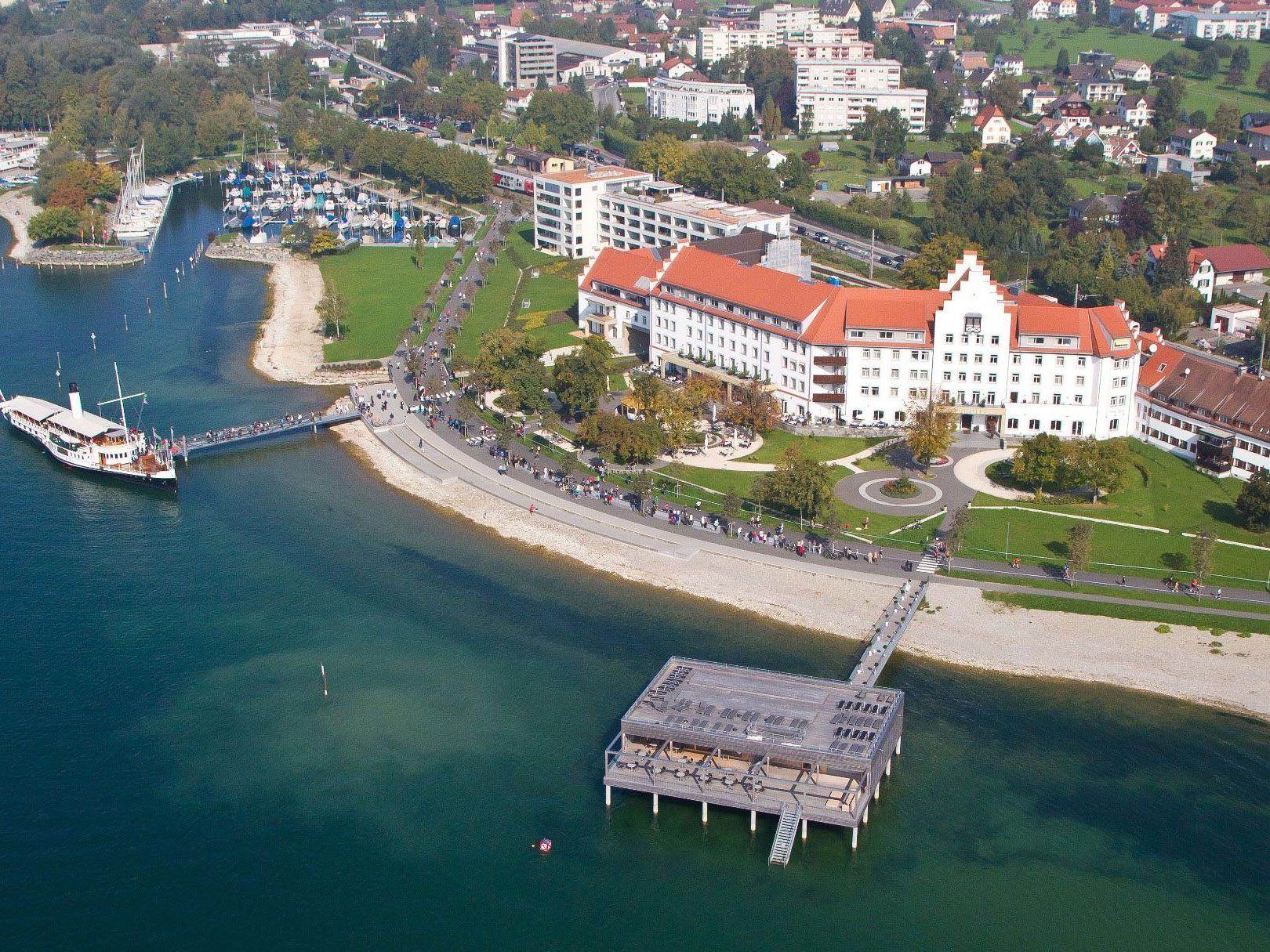 Luftbildaufnahme des Seehotels "Am Kaiserstrand".