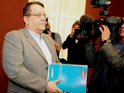 Zu Mittag wurde der Küssel-Prozess vertagt, ein Sachverständiger soll hinzugezogen werden. Zu Mittag wurde der Küssel-Prozess vertagt, ein Sachverständiger soll hinzugezogen werden.