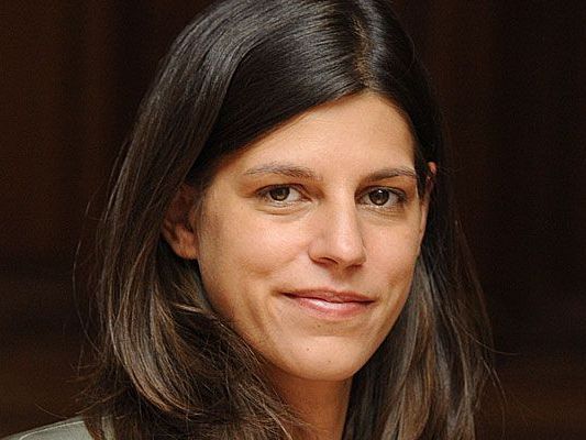 Der Wagen von SPÖ-Bundesgeschäftsführerin Laura Rudas brannte aus - zum Glück wurde niemand verletzt Der Wagen von SPÖ-Bundesgeschäftsführerin Laura Rudas brannte aus - zum Glück wurde niemand verletzt