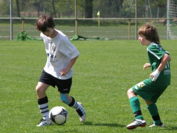 Die jungen Lauteracher (in grün) mussten sichgegen Altach  mit einem Punkt begnügen. Die jungen Lauteracher (in grün) mussten sichgegen Altach  mit einem Punkt begnügen.