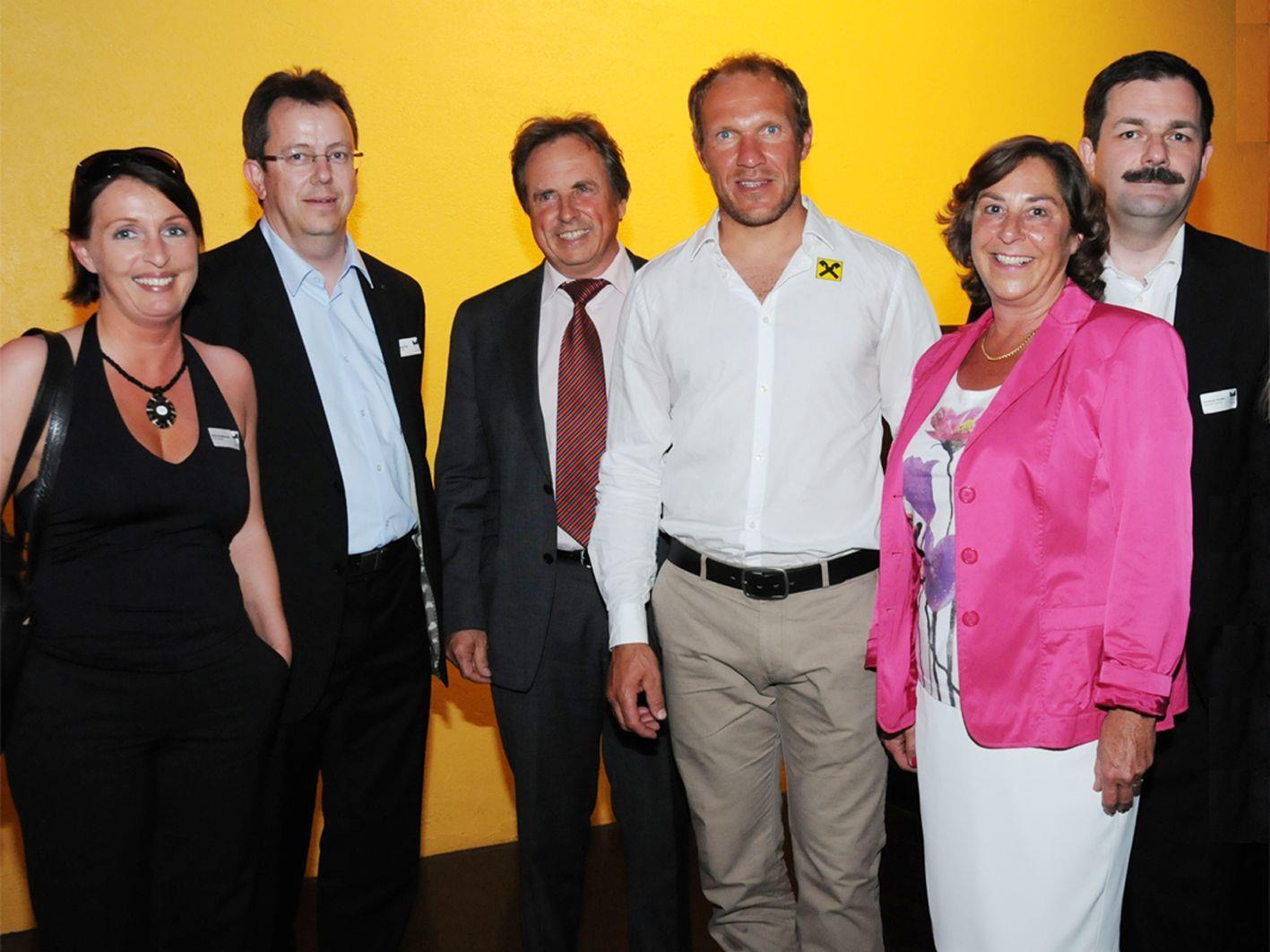 Der Vorstand des Marketingclubs mit Hermann Maier bei der 25-Jahre-Feier in der Otten Gravour.