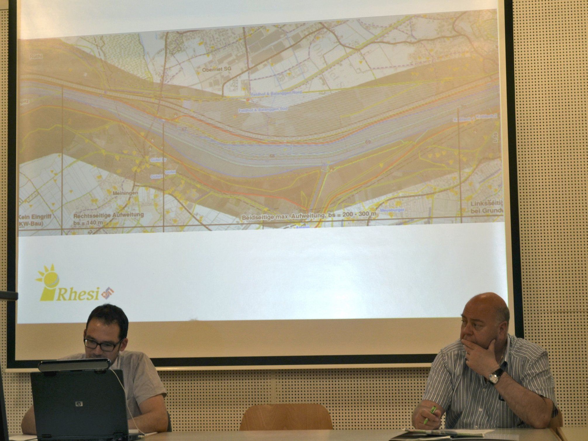 Projektleiter Markus Mähr, Bürgermeister Thomas Pinter und die Maximalvariante. Projektleiter Markus Mähr, Bürgermeister Thomas Pinter und die Maximalvariante.