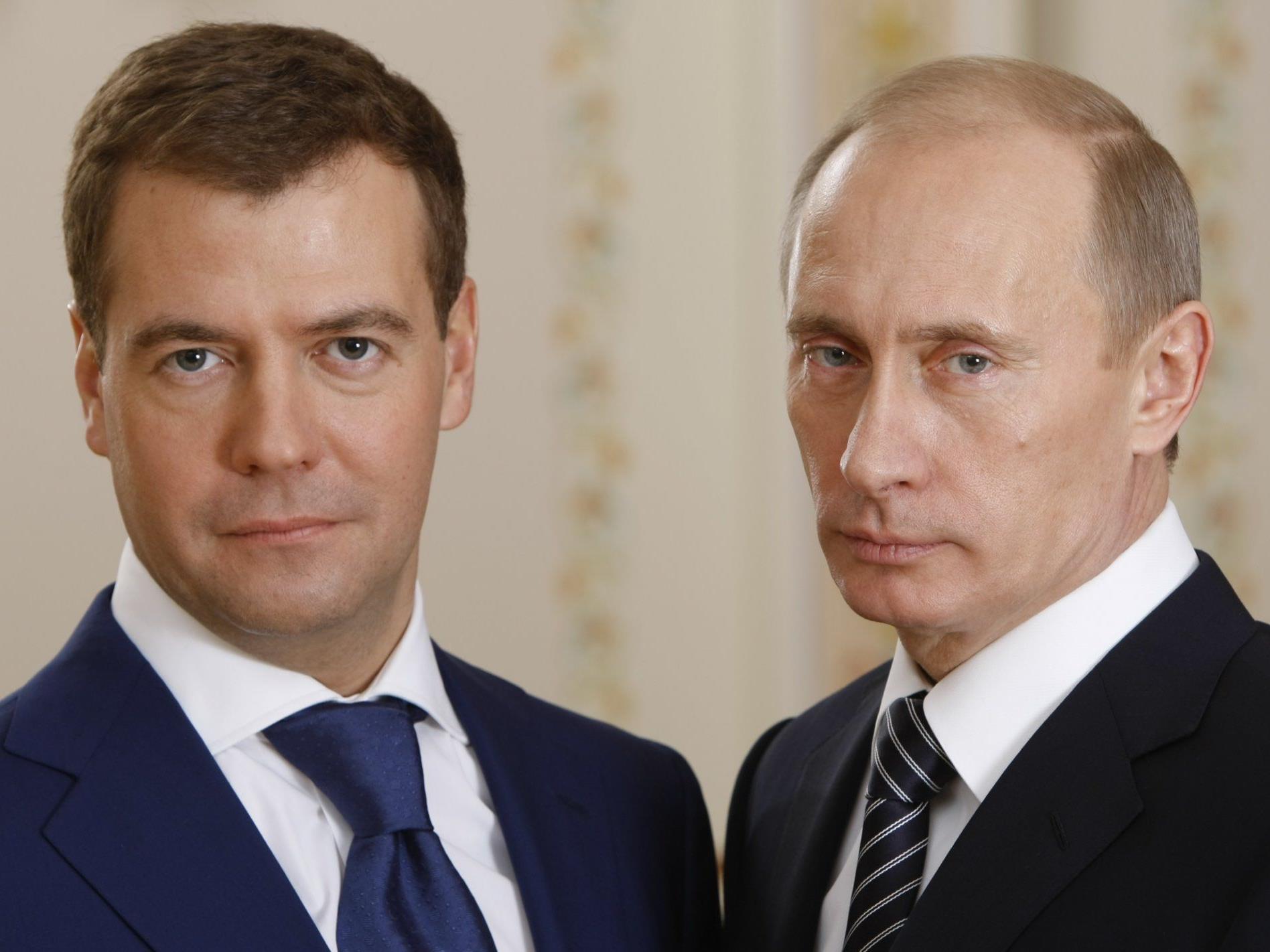 Zweigespann: Putin und Medwedew üben sich in der Ämterrochade.