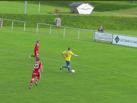 Philipp Bischof am Weg zu seinem zweiten Tor gegen den FC Thüringen Philipp Bischof am Weg zu seinem zweiten Tor gegen den FC Thüringen