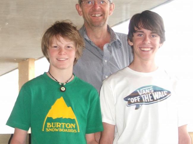 Pirmin Schuster und Eric Sent mit Lehrer Wolfgang Eder. Pirmin Schuster und Eric Sent mit Lehrer Wolfgang Eder.