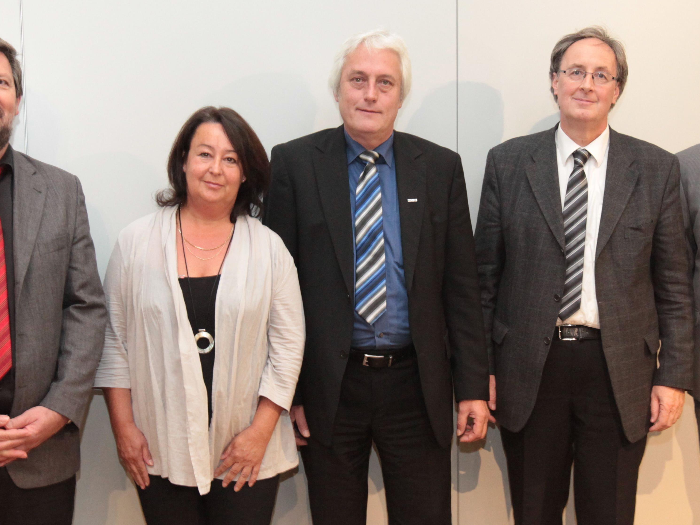 Norbert Loacker mit den stellvertretenden Landesvorsitzenden Reinold Diem (GPA-DJP), Eugen Lampert (GÖD), Werner Posch (GPA-djp) und Carmen Reiter (GdG-KMSFB).