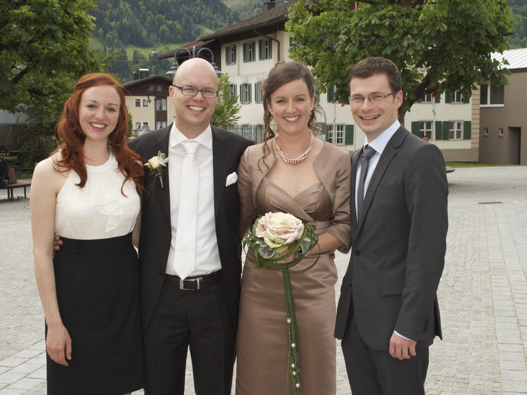 Eva-Maria Batlogg und Felix Schneider haben am 18. Mai geheiratet Eva-Maria Batlogg und Felix Schneider haben am 18. Mai geheiratet