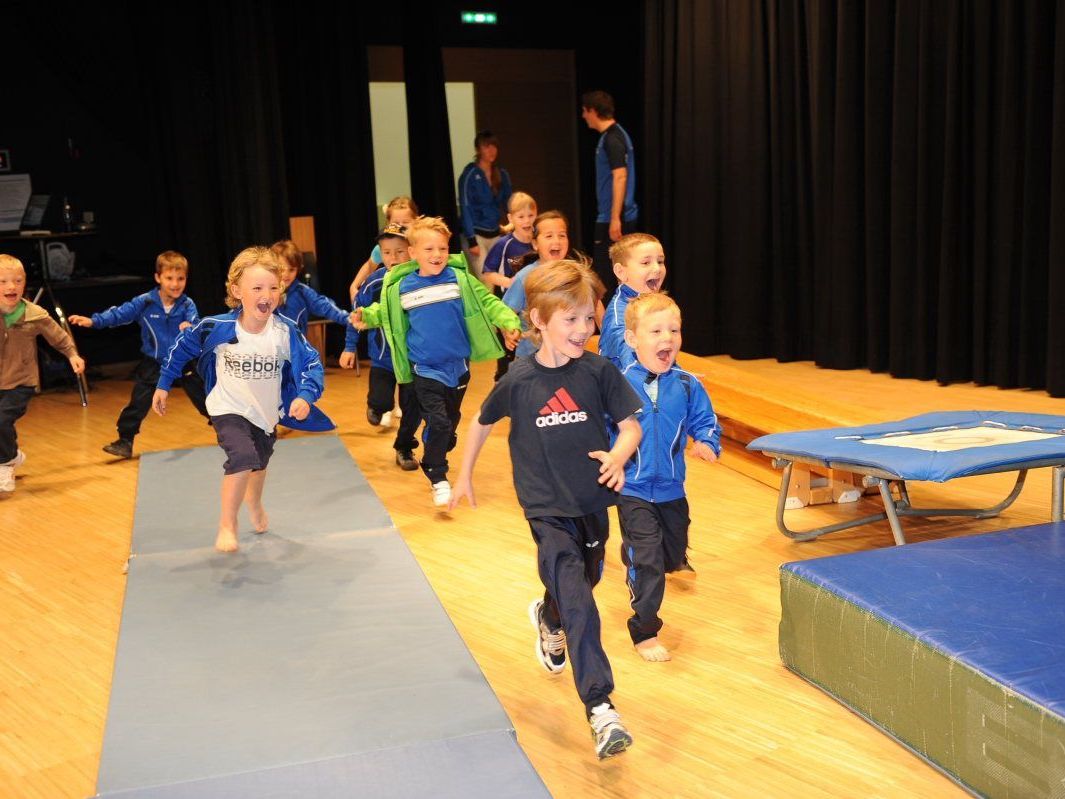 Nicht nur an den Info-Ständen, sondern auch auf der Bühne präsentierten die Vereine – wie hier der FC Koblach - ihre Arbeit. Nicht nur an den Info-Ständen, sondern auch auf der Bühne präsentierten die Vereine – wie hier der FC Koblach - ihre Arbeit.