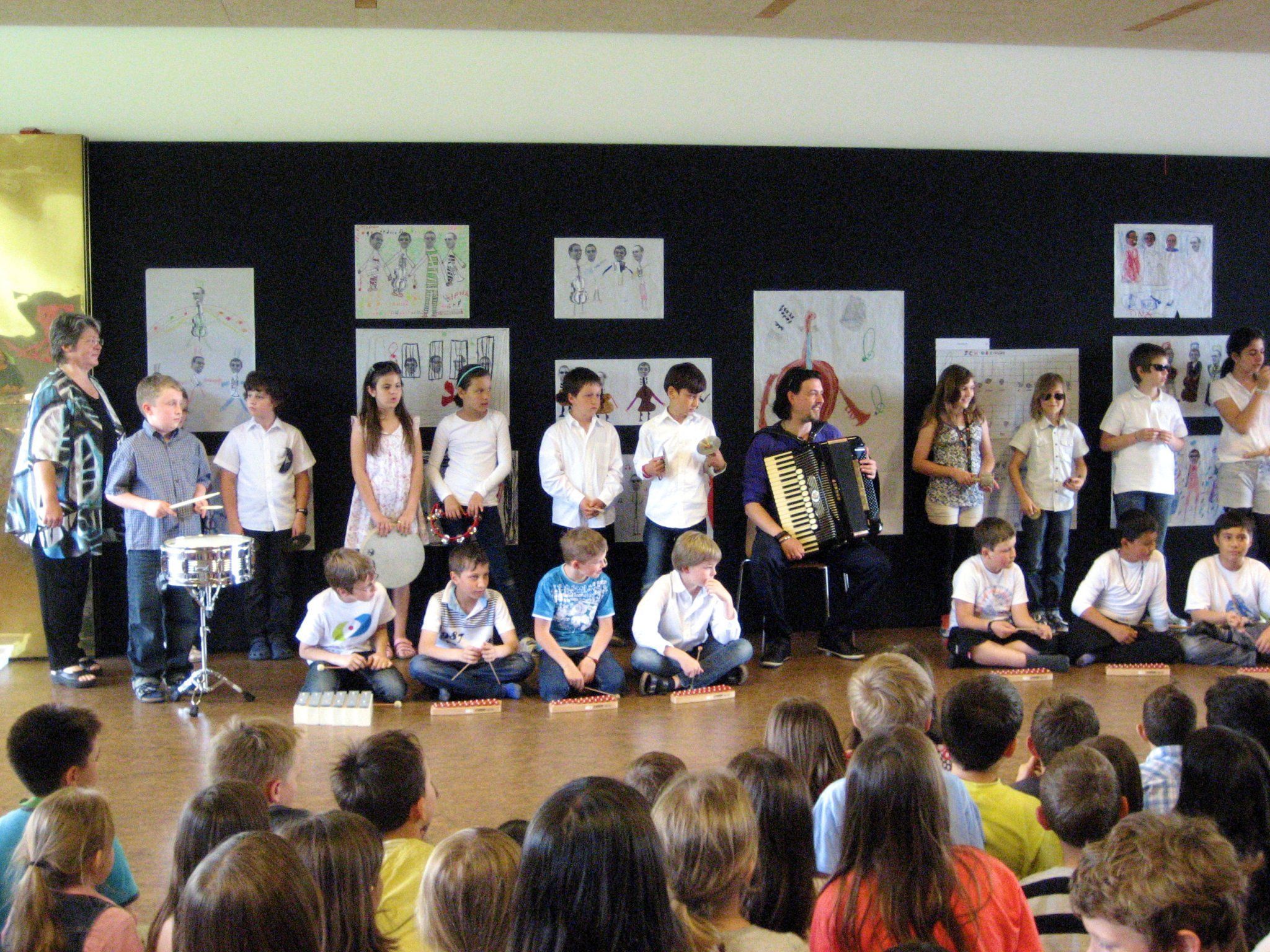 Die Kinder der Volksschule Mähdle boten ein abwechslungsreiches Vernissageprogramm. Die Kinder der Volksschule Mähdle boten ein abwechslungsreiches Vernissageprogramm.