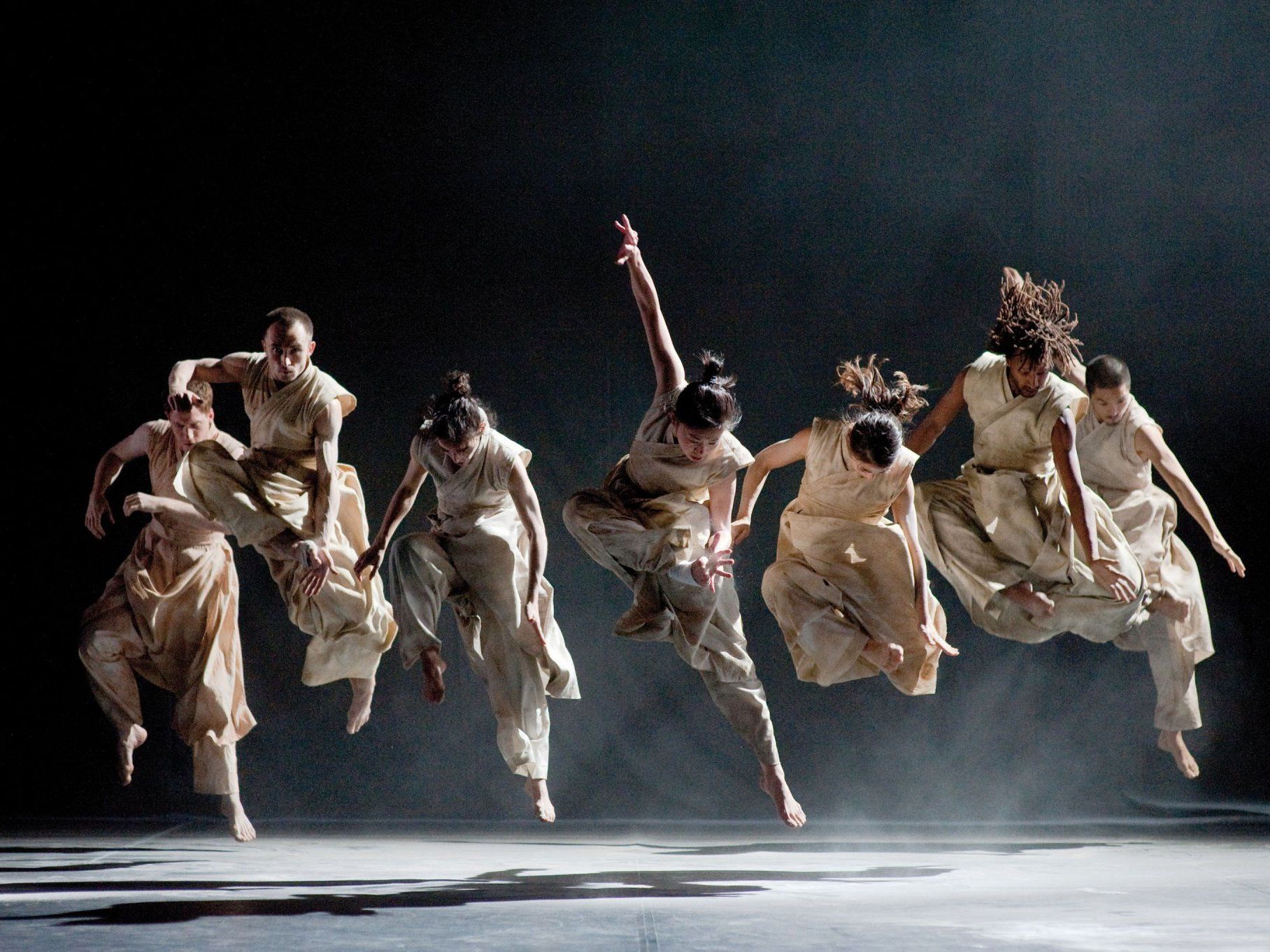 Choreograph Akram Khan beschreibt den Weg zwischen Weltlichem und Spirituellem Choreograph Akram Khan beschreibt den Weg zwischen Weltlichem und Spirituellem