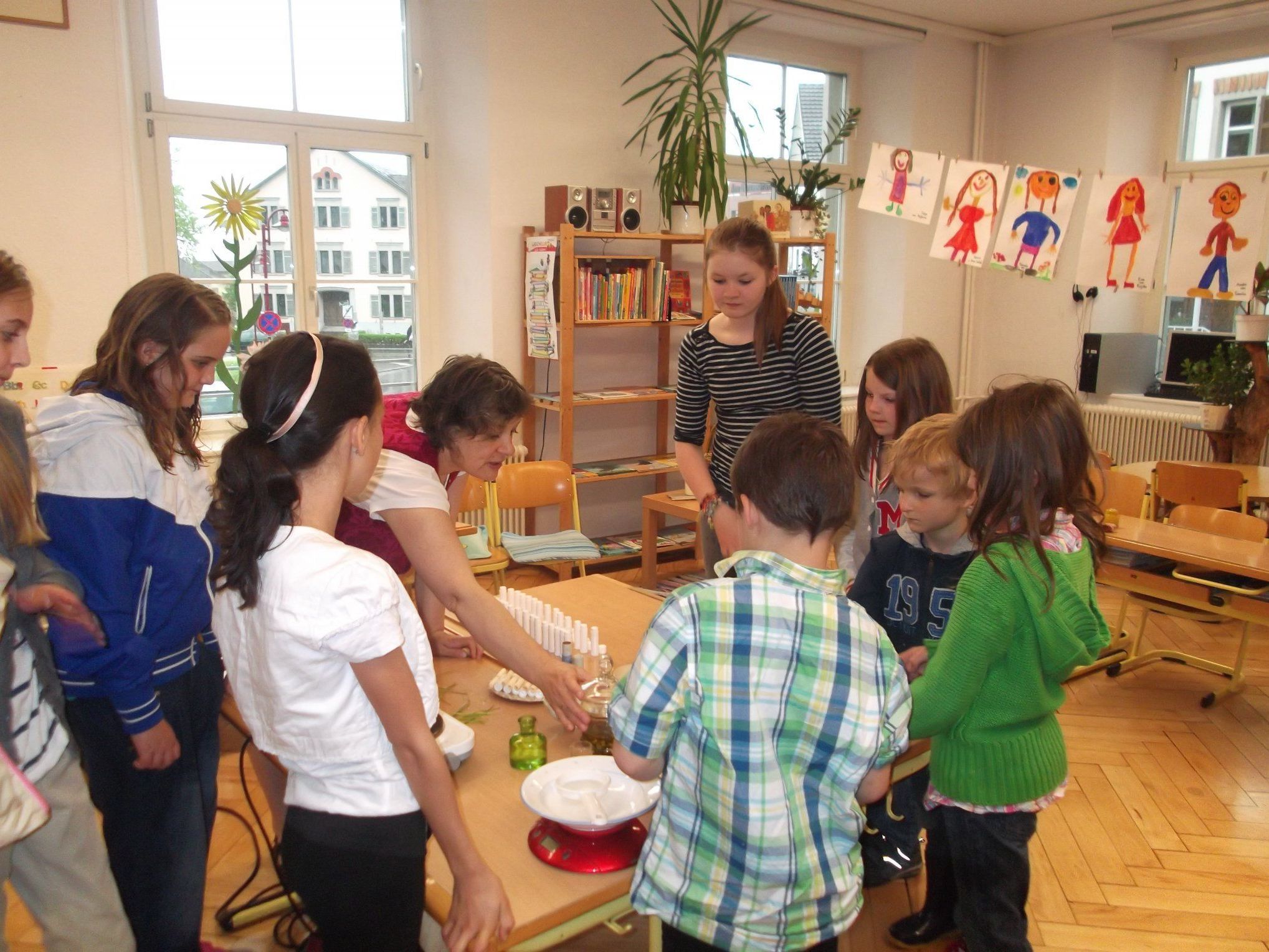 Das Interesse am Bio Lipgloss-Workshop war groß. Das Interesse am Bio Lipgloss-Workshop war groß.