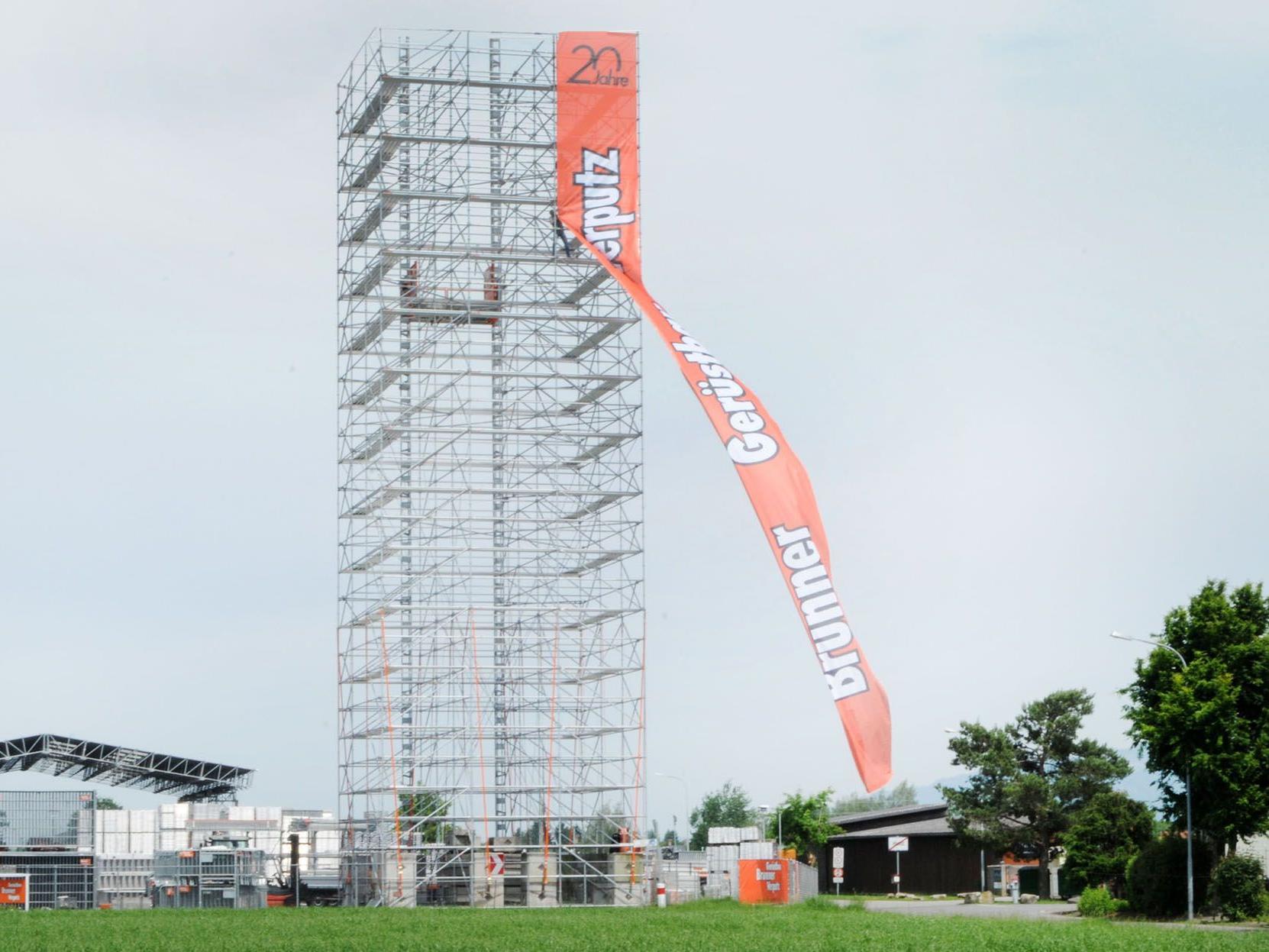 Vom 30  m hohen Gerüstturm auf dem Firmenareal von Brunner bietet sich ein toller Rundblick.