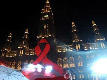 Ein Symbol, eine Mission: Der Life Ball ist dem weltweiten Kampf gegen AIDS gewidmet. Ein Symbol, eine Mission: Der Life Ball ist dem weltweiten Kampf gegen AIDS gewidmet.