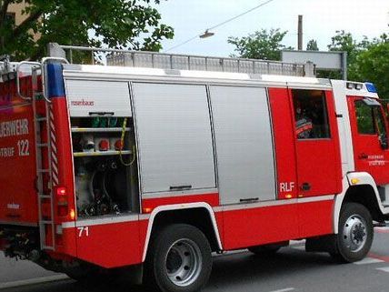 Leserreporter Erich W. fotografierte die Einsatzkräfte am Montagabend auf der Praterstraße. Leserreporter Erich W. fotografierte die Einsatzkräfte am Montagabend auf der Praterstraße.