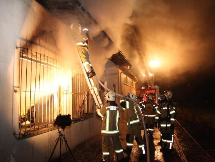Großbrand im November in Harder Sägewerk - Mutmaßlicher Brandstifter vor Gericht Großbrand im November in Harder Sägewerk - Mutmaßlicher Brandstifter vor Gericht