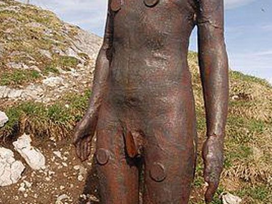 Ärger um den entmannten Eisenmann. Ärger um den entmannten Eisenmann.