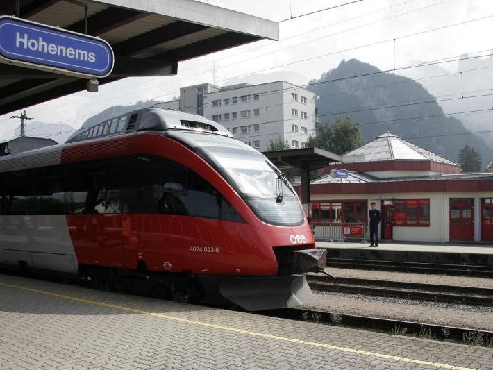 Modernisierung der Vorarlberger Bahnhöfe "Zug um Zug" Modernisierung der Vorarlberger Bahnhöfe "Zug um Zug"