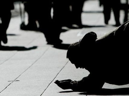 Unter anderem soll die Bande Bettler ausgebeutet haben. Unter anderem soll die Bande Bettler ausgebeutet haben.