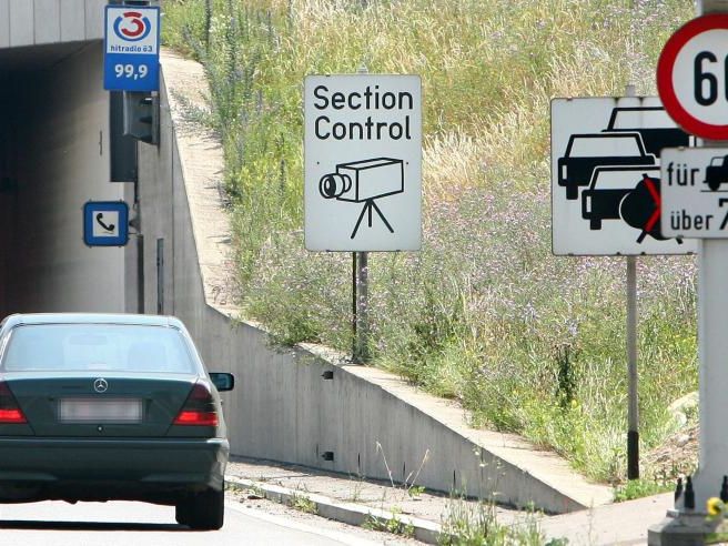 Die Angst vor der Strafe scheint den Bleifuß im Kaisermühlentunnel zu besiegen: Kein Todesopfer seit es dort die Section Control gibt. Die Angst vor der Strafe scheint den Bleifuß im Kaisermühlentunnel zu besiegen: Kein Todesopfer seit es dort die Section Control gibt.