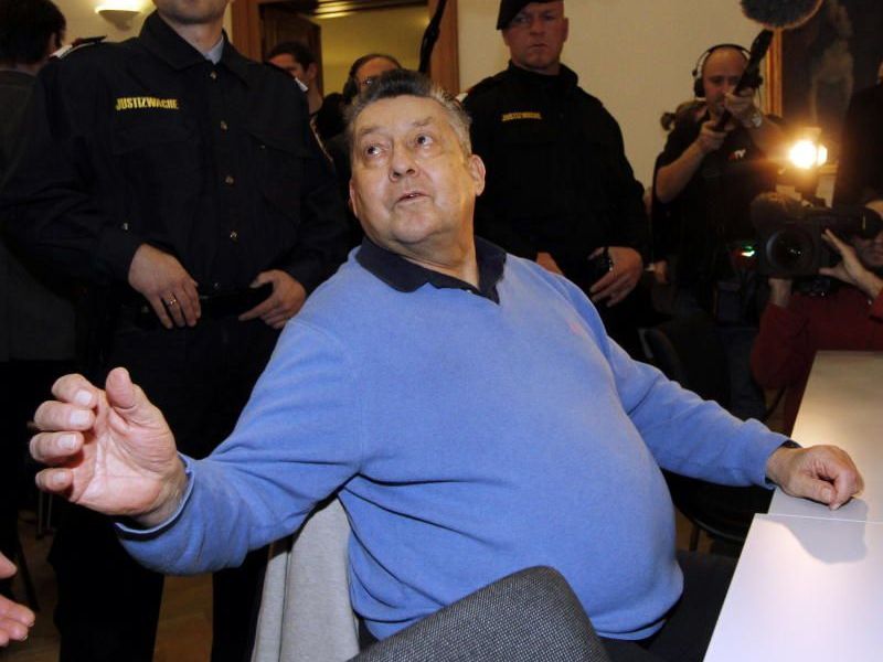 Laut Gericht ist Helmut Elsner fit für die Verhandlung. Laut Gericht ist Helmut Elsner fit für die Verhandlung.