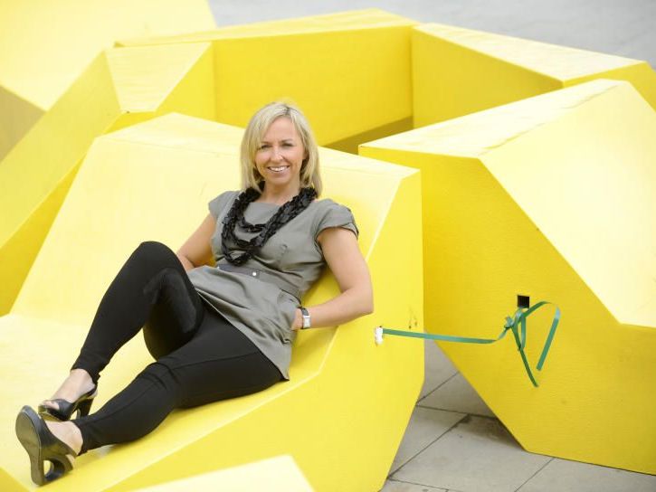 Daniela Enzi, Prokuristin des Museumsquartiers, auf einem der nach ihr benannten "Enzis" Daniela Enzi, Prokuristin des Museumsquartiers, auf einem der nach ihr benannten "Enzis"