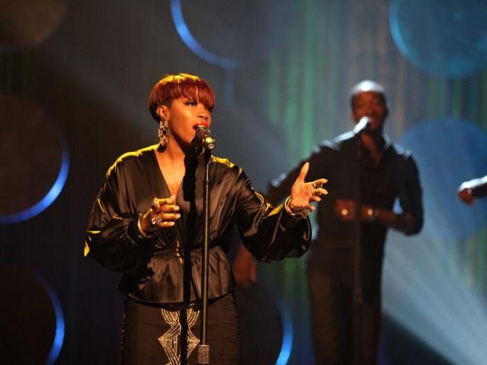 Estelle wird am Freitag im Chaya Fuera live zu sehen sein. Estelle wird am Freitag im Chaya Fuera live zu sehen sein.