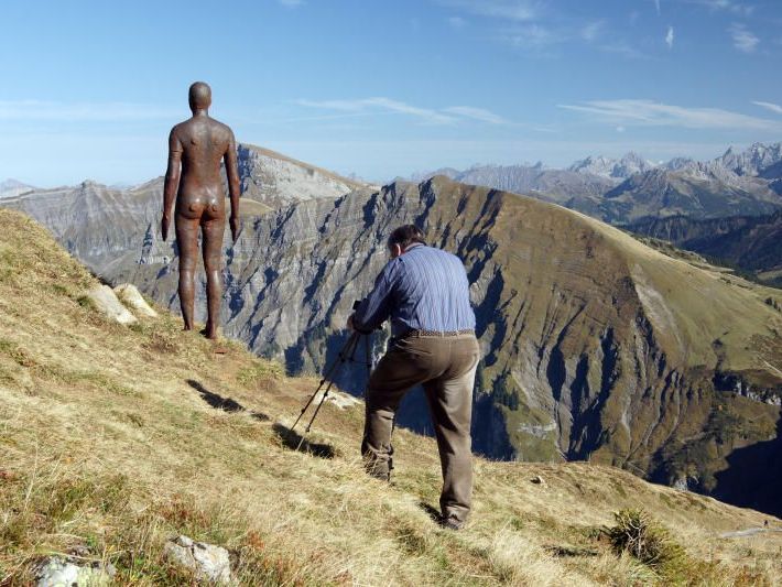 Wer die Eisenmänner von „Horizon Field“ noch fotografieren will, der muss sich bald auf die Socken machen.