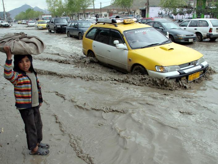 300 Menschen nach Sturzflut in Afghanistan vermisst