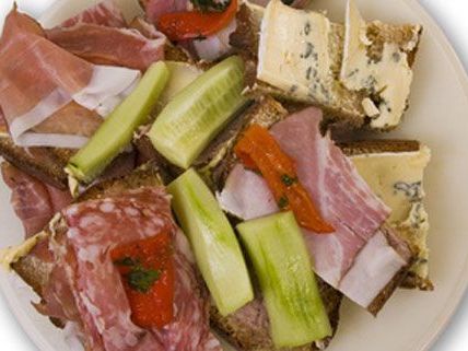 Ob es die Jause war oder das Essen in der Pesnion - die Ursache der vermutlichen Lebensmittelvergiftung bei acht Wiener Schülern ist noch unklar. Ob es die Jause war oder das Essen in der Pesnion - die Ursache der vermutlichen Lebensmittelvergiftung bei acht Wiener Schülern ist noch unklar.