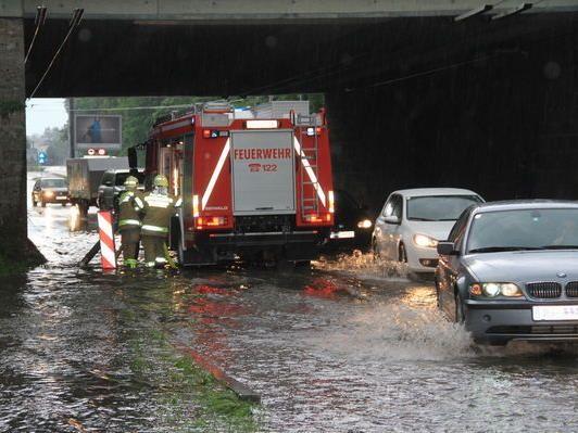In der Stadt Salzburg standen kurzzeitig Straßen und Unterführungen unter Wasser.