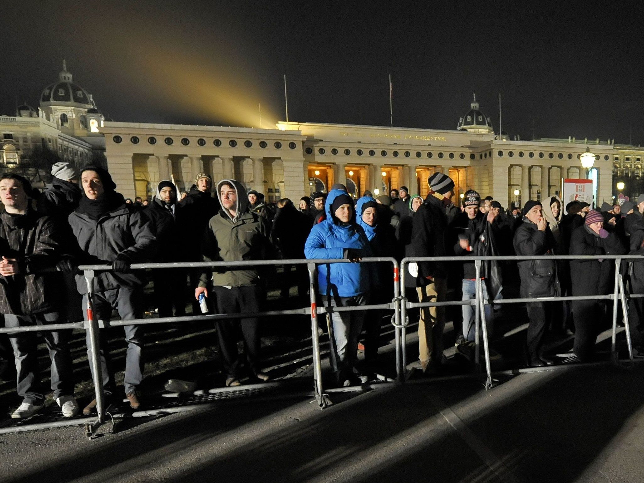 Wie hier beim WKR-Ball werden auch am 8. Mai Proteste gegen die geplanten Burschenschafter-Veranstaltungen erwartet. Wie hier beim WKR-Ball werden auch am 8. Mai Proteste gegen die geplanten Burschenschafter-Veranstaltungen erwartet.