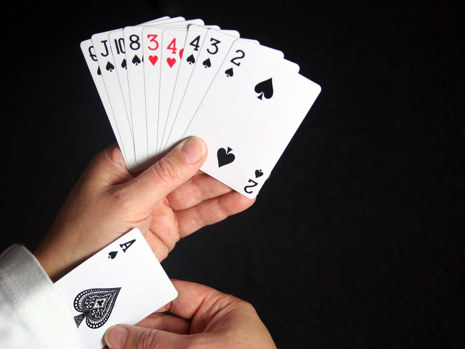 Pokerbetreiber Zanoni hofft auf ein Ass im Ärmel. Pokerbetreiber Zanoni hofft auf ein Ass im Ärmel.
