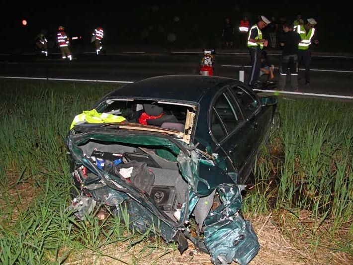 Unfall bei illegalem Autorennen forderte Verletzte. Unfall bei illegalem Autorennen forderte Verletzte.