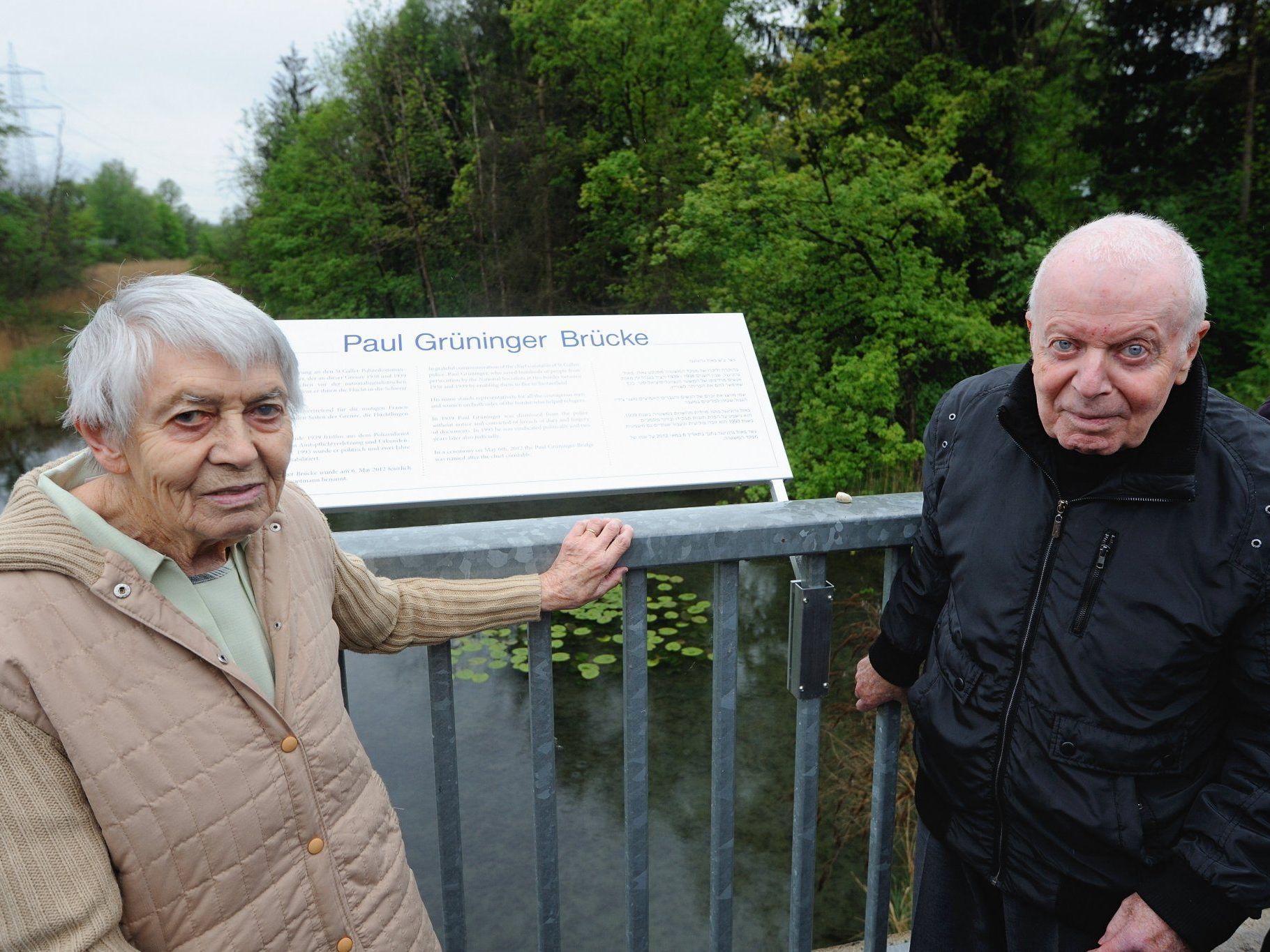 Ruth Roduner-Grüninger und Robert Kreutner enthüllten die Gedenktafel. Ruth Roduner-Grüninger und Robert Kreutner enthüllten die Gedenktafel.